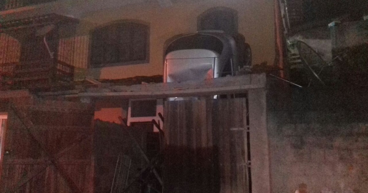 G1 - Carro despenca de varanda em Angra dos Reis, na Costa ... - Globo.com