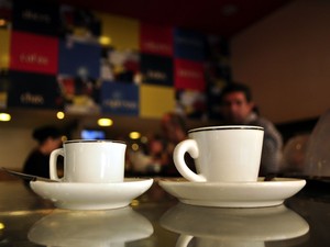 Mini café tem metade do tamanho de dose convencional em cafeterias de Campinas, SP (Foto: Lucas Jerônimo/G1 Campinas)