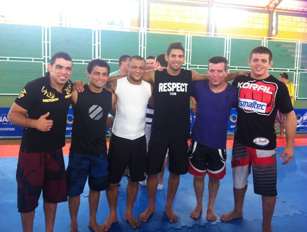 Renan Barão, Jussier Formiga, Marlon Sandro, Léo Santos, Dedé Pederneiras e Caio Monstro MMA (Foto: Ana Hissa)