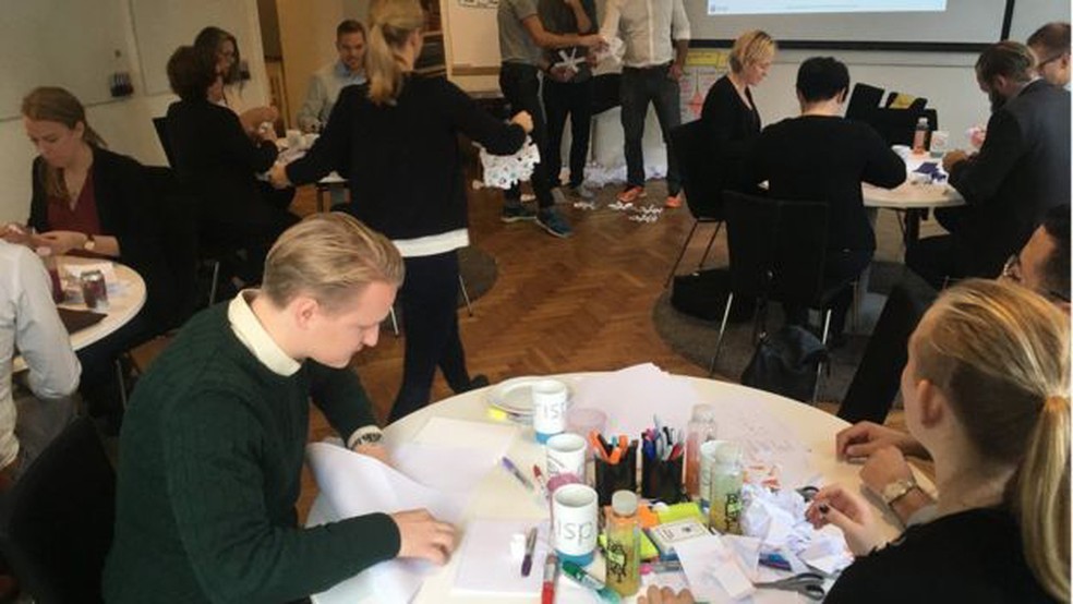  Na Crisp, funcionários têm de debater com colegas as decisões. (Foto: BBC)