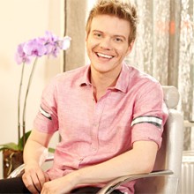 Michel dá uma fugidinha para gravar cenas com Chay (Cheias de Charme/ TV Globo)