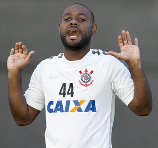 Com reservas, Corinthians pega o XV, que luta pela classificação