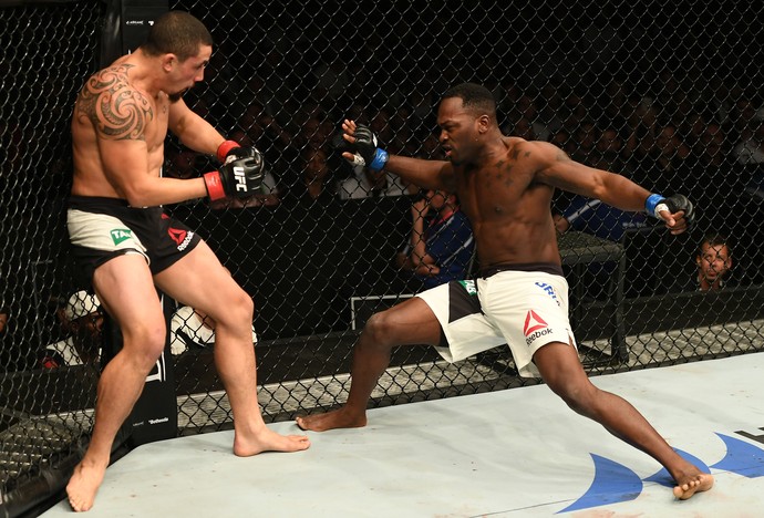 Robert Whittaker venceu Derek Brunson por nocaute técnico aos 4m07s (Foto: Getty Images) Robert Whittaker venceu Derek Brunson por nocaute técnico aos 4m07s (Foto: Getty Images)