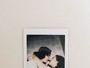 Lívian Aragão posa em foto romântica ao lado do namorado