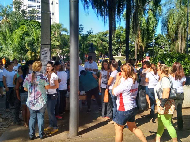 G1 Professores da rede municipal protestam contra terceirização