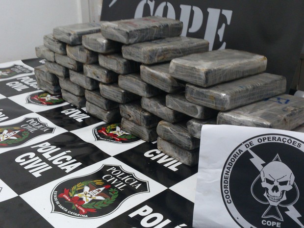G Polícia Civil apreende quase quilos de pasta de cocaína em Florianópolis notícias em