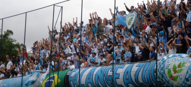 Torcida do Londrina no Ecoestádio Janguito (Foto: Site oficial do Coritiba/Divulgação)