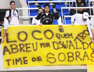 Faixa de protesto para o Botafogo, Egenhão, Botafogo e Sport (Foto: Dhavid Normando / Agência Estado)
