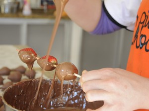 O fondue de chocolate é uma sobremesa muito apreciada por turistas que visitam Nova Friburgo (Foto: Divulgação/Daniel Marcus)