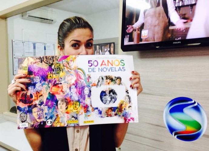 Diana Sabadini está empolgada com o álbum de figurinhas da Globo (Foto: Arquivo Pessoal)