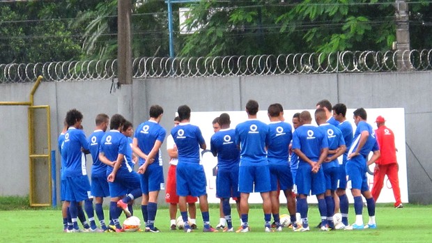 Mogi Mirim treino ao lado Santos (Foto: Marcelo Hazan)