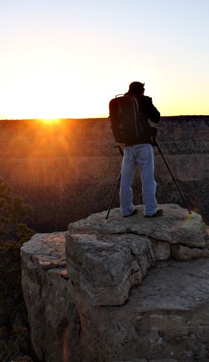 O nascer e o por do sol são os momentos imperdíveis para os turistas que visitam o Grand Canyon, pois sua coloração vai mudando de acordo com a incidência da luz nas diferentes camadas de rocha (Foto: Dennis Barbosa/G1)