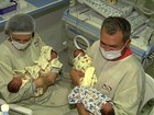 Pais de quadrigêmeos pedem ajuda para construir quarto para bebês