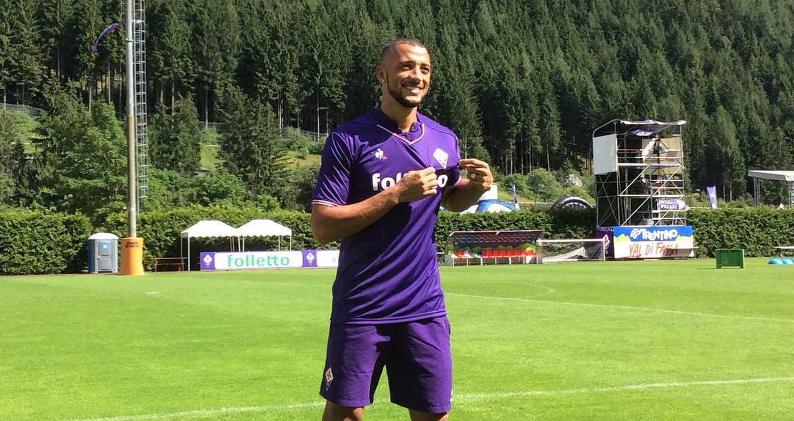  Ex-Palmeiras, zagueiro Vitor Hugo é apresentado oficialmente pela Fiorentina