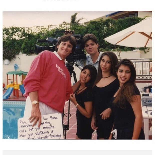 Kim Kardashian posta foto antiga com as irmãs e Bruce Jenner (Foto: Reprodução/Instagram)