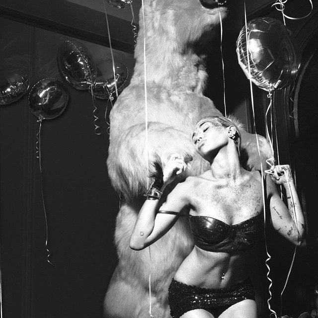 MIley Cyrus na "festa secreta" (Foto: Reprodução/Instagram)