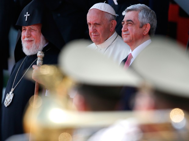 Papa Francisco chegou nesta sexta-feira à Armênia (Foto: Alexander Zemlianichenko/AP)