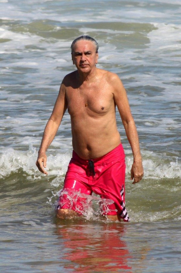 Ego Sozinho Caetano Veloso Vai A Praia No Rio Noticias De Praia