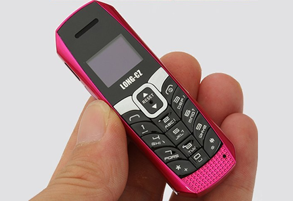 Microcelulares com 6 centímetros de altura dominam presídios brasileiros (Foto: Divulgação/Long-CZ)