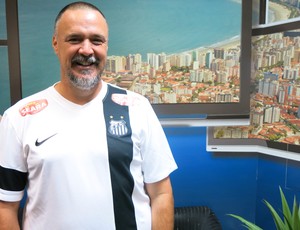 Alexandre Serrano Macia, o Pepinho, treinador do Santos sub-20 (Foto: Antonio Marcos)