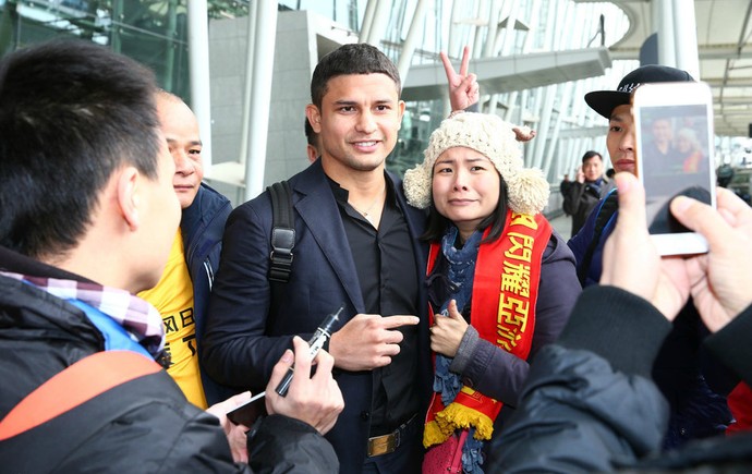 Elkeson despedida Guangzhou (Foto: Reprodução / Sina.com)