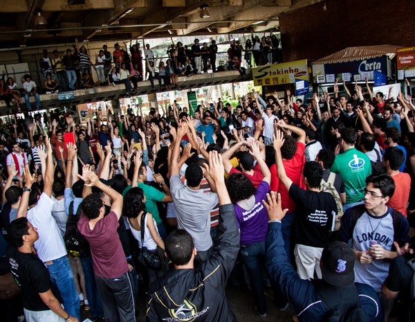 Estudantes da UnB votam por greve estudantil nesta quinta-feira (24) (Foto: Emília Silberstein/UnB Agência)