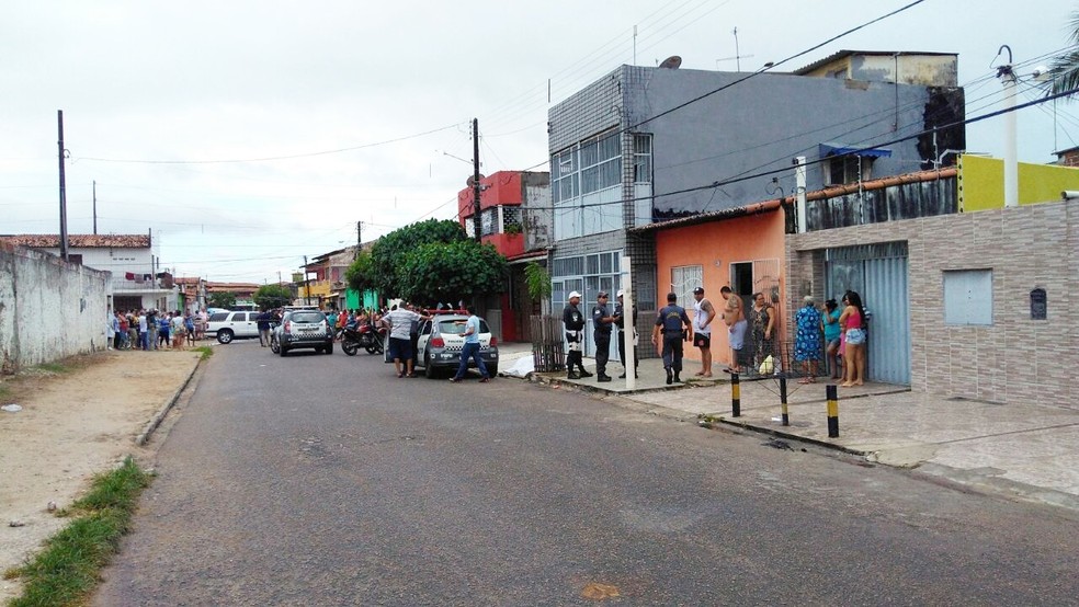 Crime aconteceu na rua Santa Tereza, no bairro Bom Pastor, Zona Oeste da cidade (Foto: Marksuel Figueredo/Inter TV Cabugi)