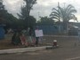 Parentes de PMs tentam impedir saída de agentes do batalhão em Macaé; policiamento é normal