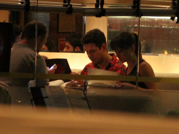 Sabrina Sato e João Vicente de Castro em restaurante na Zona Sul do Rio (Foto: Rodrigo dos Anjos/ Ag. News)