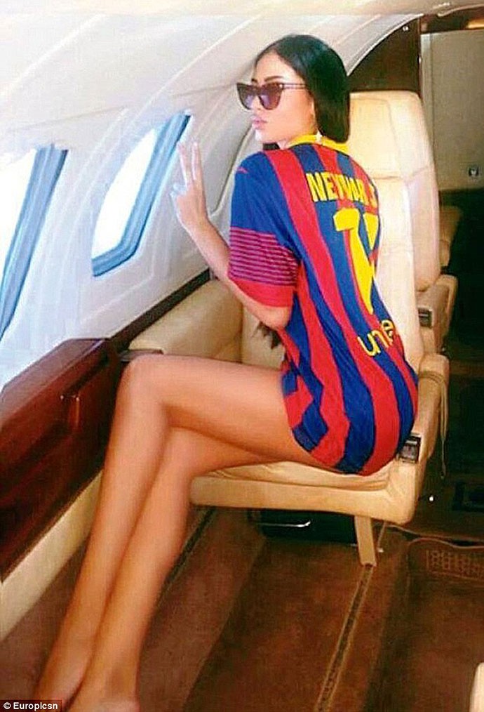 Soraja Vucelic com a camisa do Neymar (Foto: Reprodução)