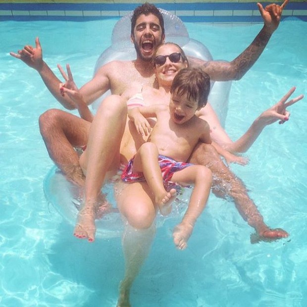 Luana Piovani, Pedro Scooby e filho Dom (Foto: Instagram / Reprodução)