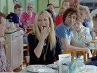 Gwyneth Paltrow se enche de marshmallows em programa de TV