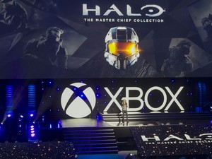 Durante a feira de games E3 2014, Bonnie Ross, gerente da 343 Industries, da Microsoft, apresenta o novo "Halo: The Master Chief Collection", para Xbox One. (Foto: Damian Dovarganes/Reuters)