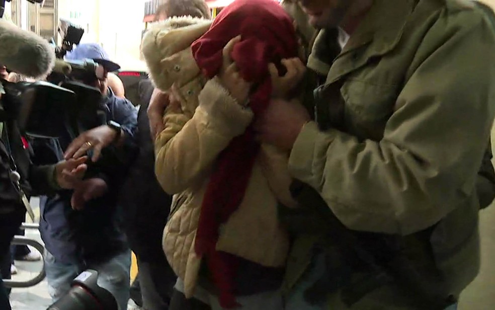 Luana Don chega à sede da Polícia Civil em São Paulo (Foto: Reprodução/TV Globo)