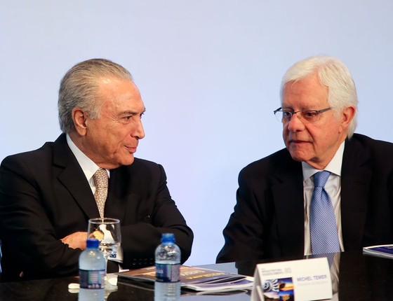 O presidente Michel Temer e o secretário do governo federal Moreira Franco (Foto: Alan Marques/Folhapress)
