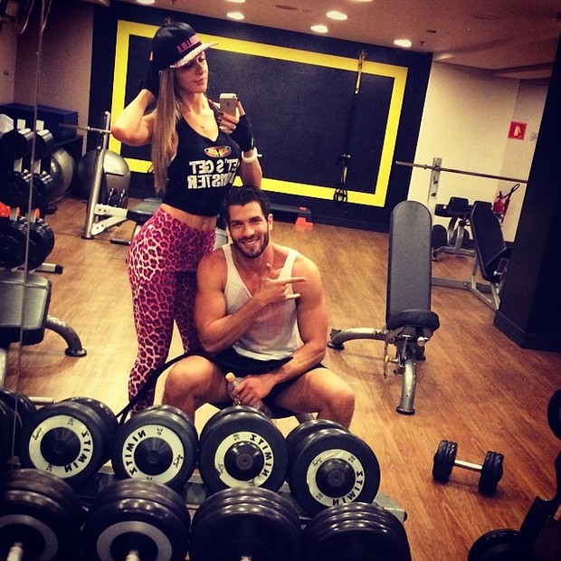 Ex-BBBs Tatiele Polyana e Roni malham juntos em São Paulo (Foto: Instagram/ Reprodução)