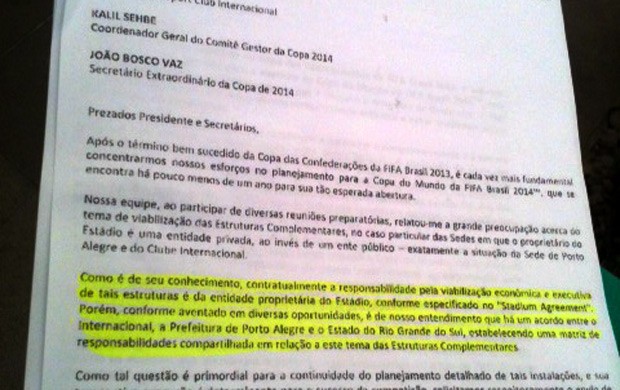 Contrato exibido por Fortunati diz que responsabilidade é do Inter (Foto: Felipe Truda/G1)