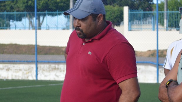 Técnico Carlos Júnior reassumiu o comando do clube (Foto: Felipe Martins/GLOBOESPORTE.COM/SE)