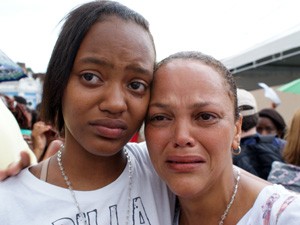 Patrícia levou a filha para pedir ajuda em cura contra um câncer (Foto: Egi Santana/G1)