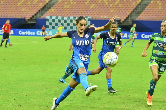 Iranduba bate Corinthians, segue 100% e se isola na liderança do BR feminino
