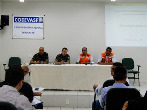 Reunião decidiu aperfeiçoar operação carro-pipa (Foto: Divulgação/Ministérios de Integração)