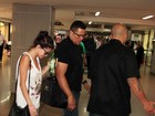 Selena Gomez embarca em aeroporto de São Paulo