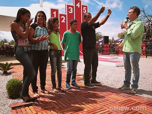 Comunidade ajuda professor do sertão (Foto: Caldeirão do Huck/TV Globo)