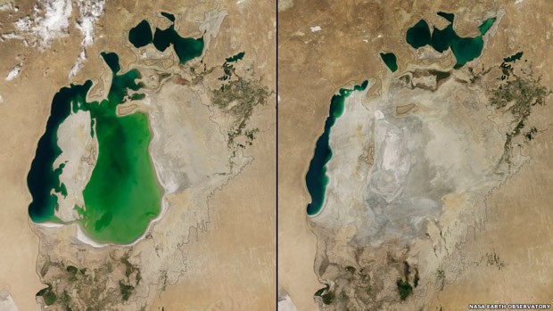 O Mar de Aral, localizado na Ásia Central, visto em 2000, com o Mar do Norte já separado do sul e em 2014, quando o lado leste do mar já estava completamente seco (Foto: Nasa)