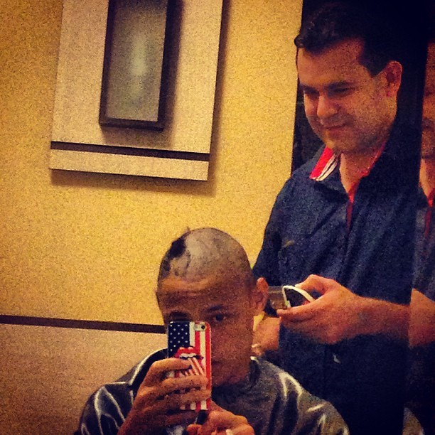 Neilton com o cabelo raspado, no Santos (Foto: Reprodução / Instagram)