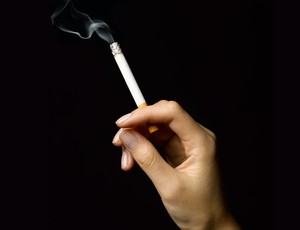euatleta materia influência do fumo nas mulheres (Foto: Editoria de Arte / GLOBOESPORTE.COM)