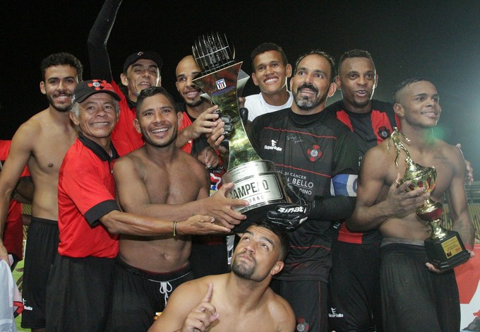 Jogadores do Moto festejam título do Maranhense 2016 (Foto: De Jesus / O Estado)