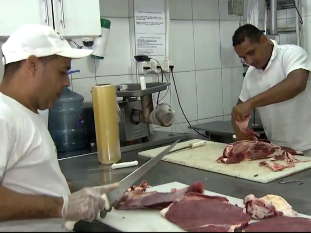 Segundo Asdab, venda de carnes caiu 25% na BA após a operação Carne Fraca (Foto: Reprodução/TV Bahia)