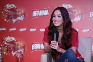 Megan Fox em coletiva, no Rio (Foto: Felipe Panfili / AgNews)