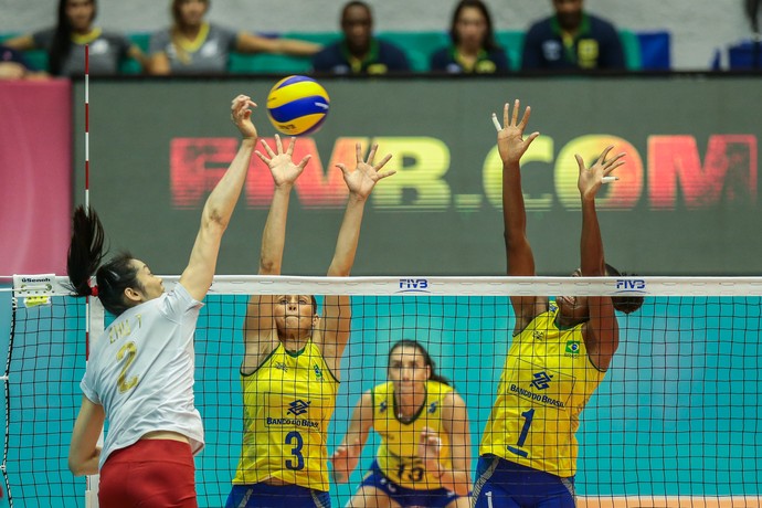 Ting Zhu, Fabiana, Dani Lins China x Brasil Grand Prix vôlei (Foto: Divulgação/FIVB)